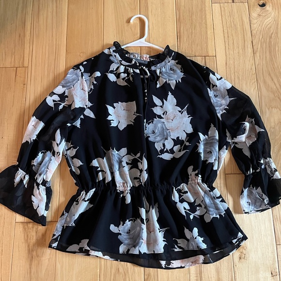 Suzy Shier Black and Gray Floral Blouse - Picture 1 of 3